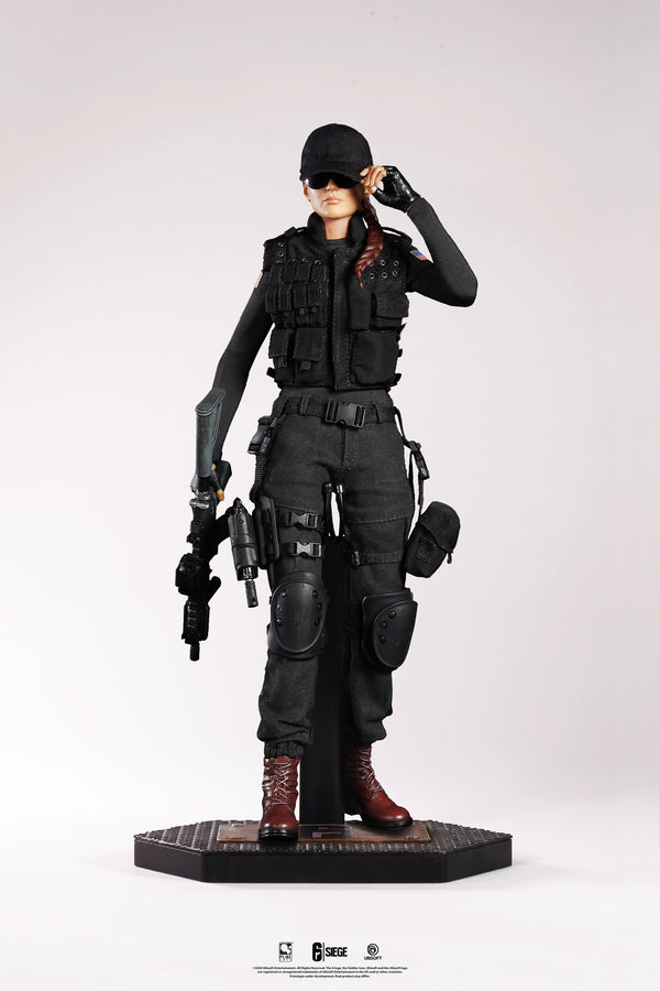 Six Siege : Ash Figurine Articulée 1/6