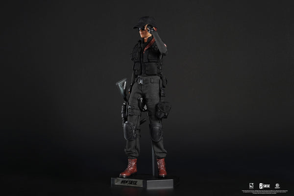 Six Siege : Ash Figurine Articulée 1/6